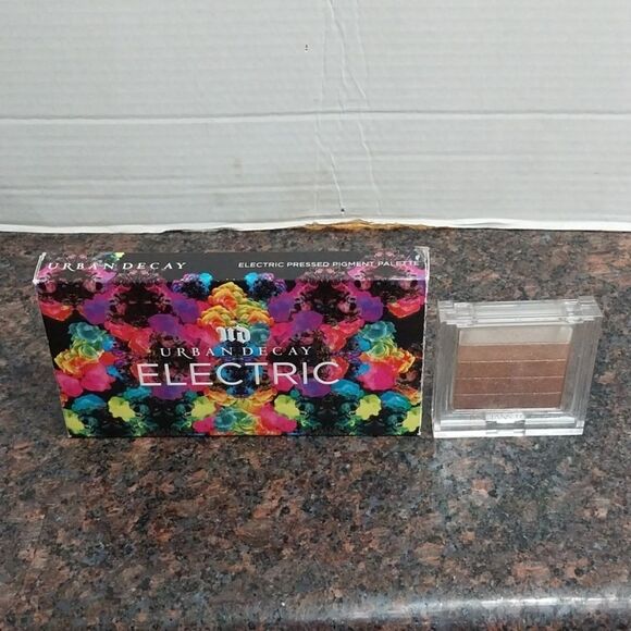 Urban Decay Electric Palette with Vibrant Hues and Free Physicians Formula Shimm - Picture 7 of 8